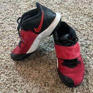 Nike Boys Kyrie Flytrap Red & Black Sneakers